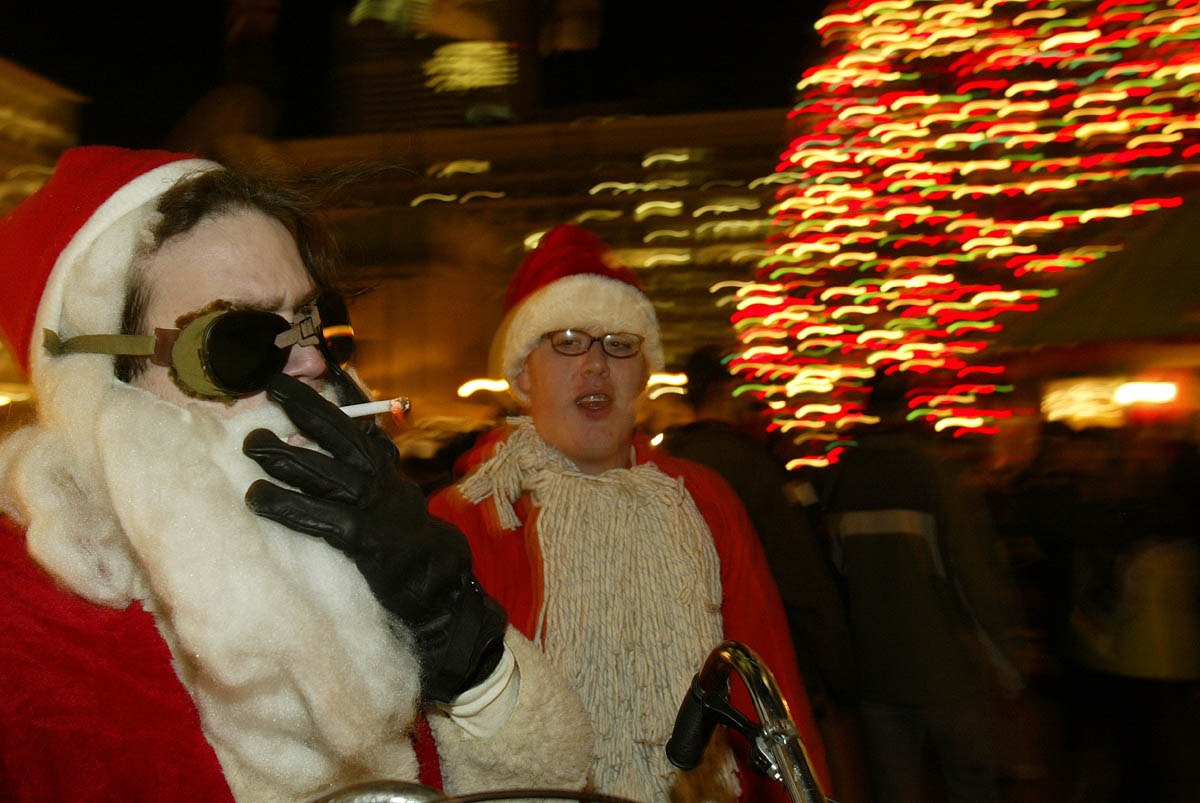 [Photo copywright Ted S. Warren, Chicago AP]